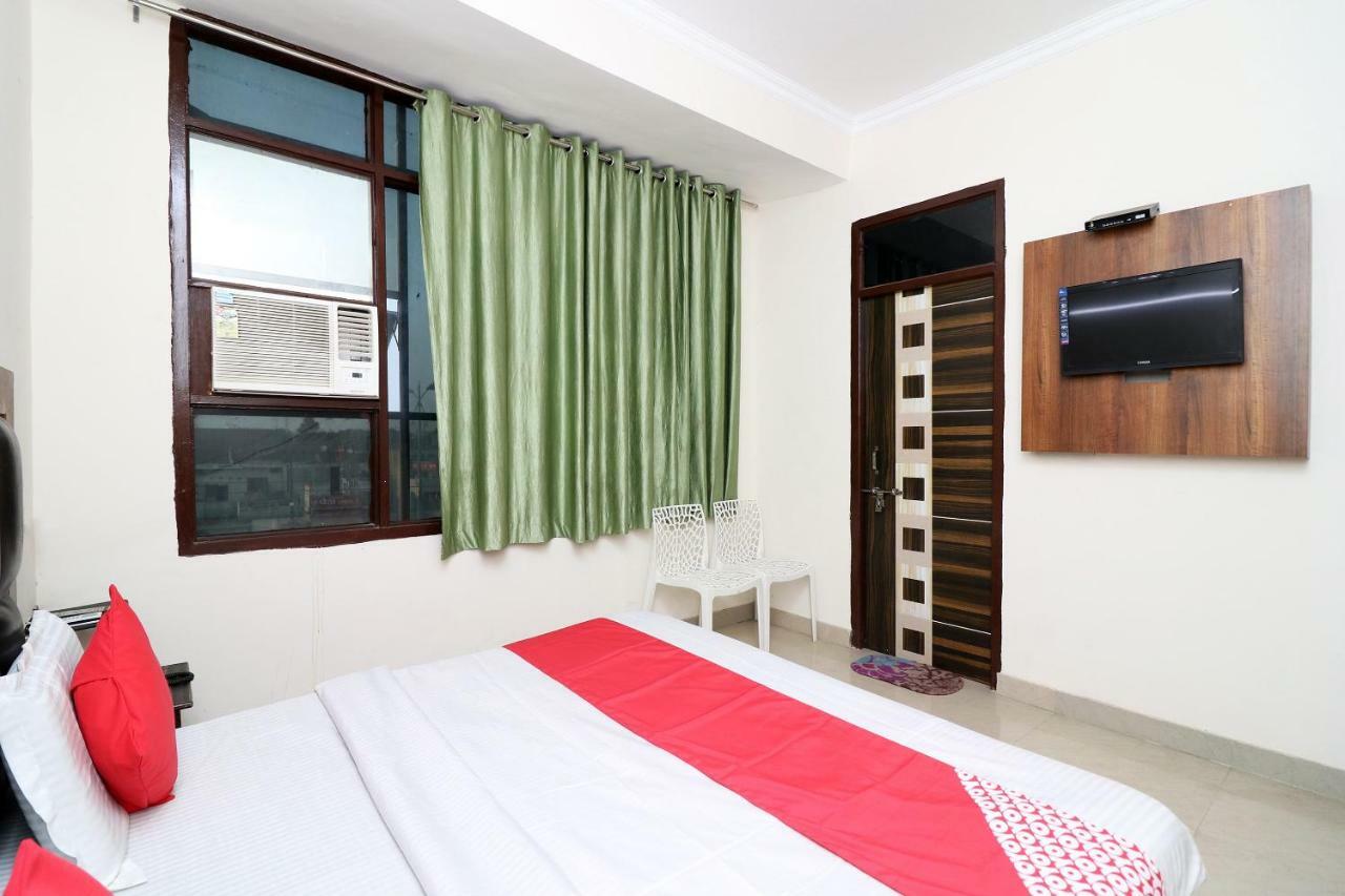 Oyo 24958 Hotel Dayal Belanganj Exterior foto