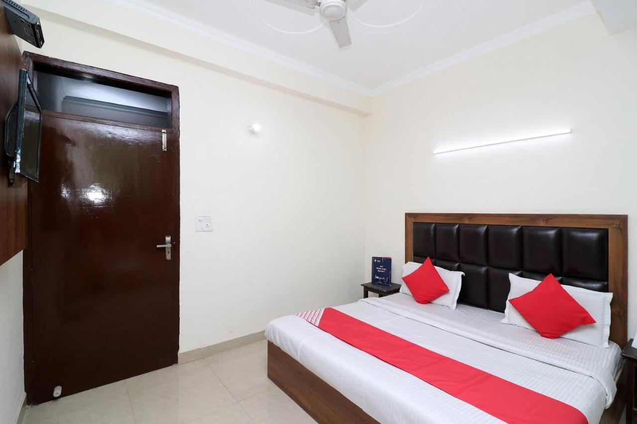 Oyo 24958 Hotel Dayal Belanganj Exterior foto