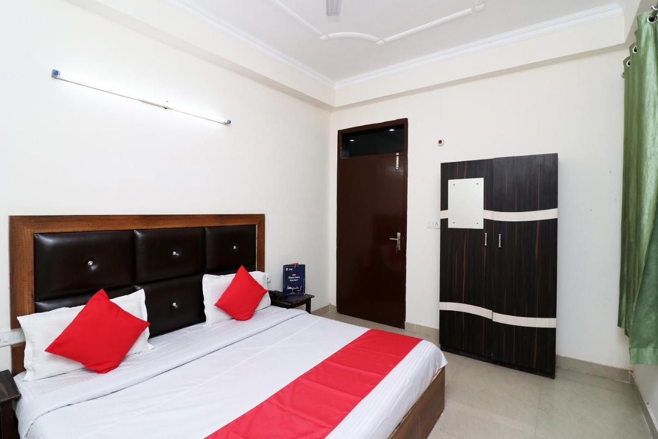Oyo 24958 Hotel Dayal Belanganj Exterior foto